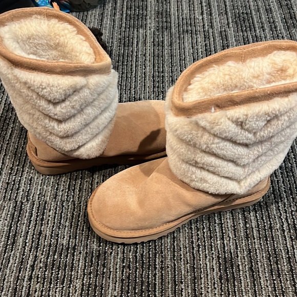Beige uggs - Picture 3 of 4